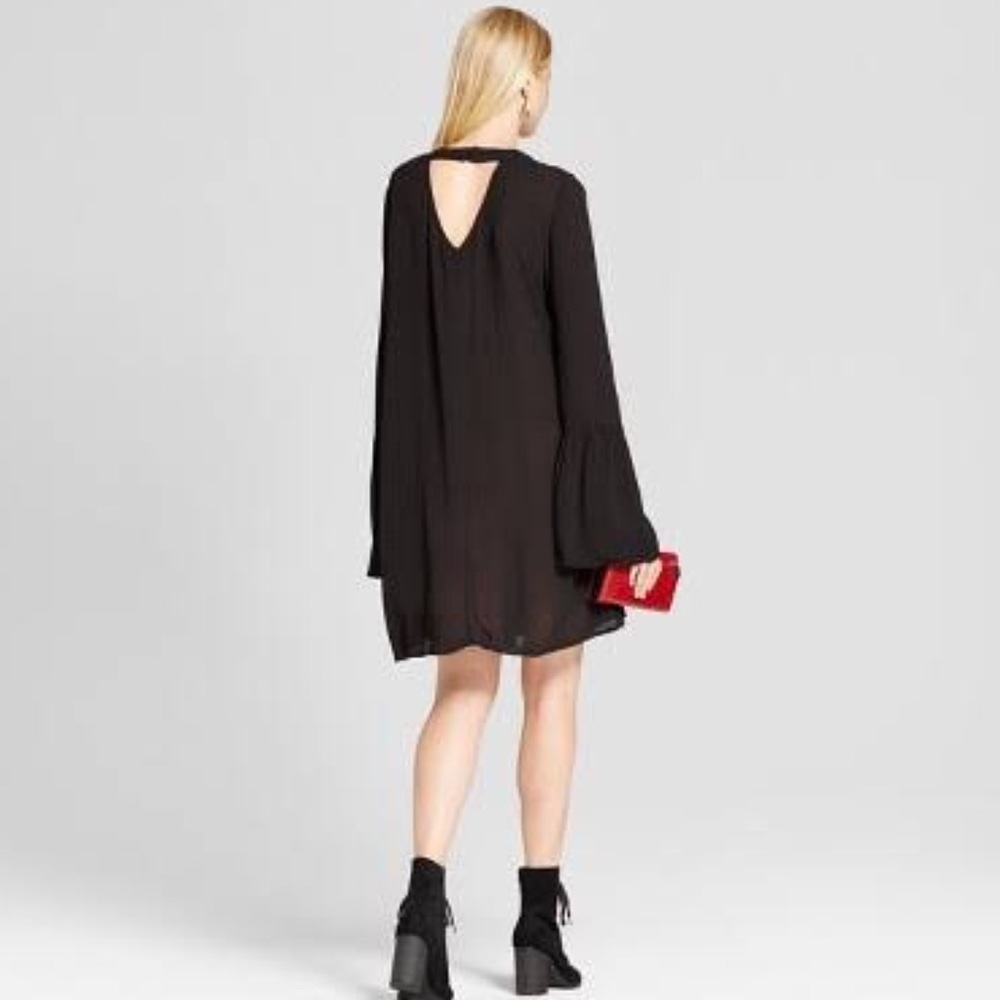 bell sleeved dress - Picture 2 of 4